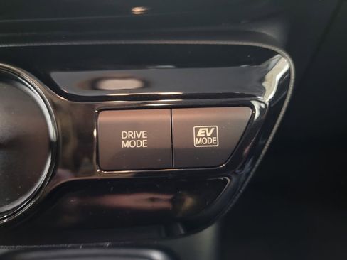 Used 2020 Toyota Prius LE image 25