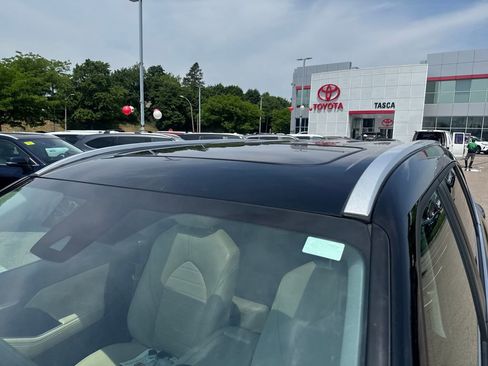 Used 2025 Toyota Highlander XLE AWD/4WD image 47