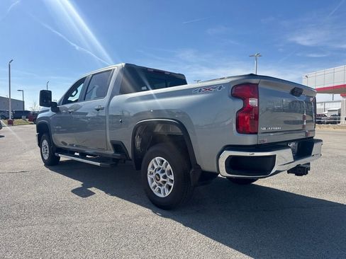 Used 2025 Chevrolet Silverado 2500 LT w/ Convenience Package AWD/4WD image 4