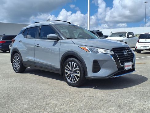 Used 2023 Nissan Kicks SV w/ Exterior Package FWD image 2