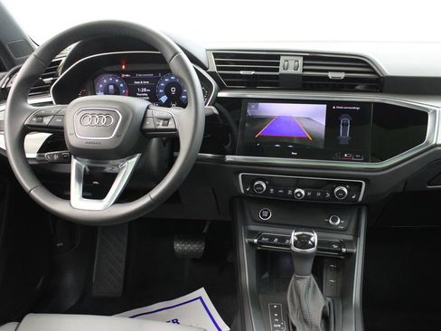 Certified 2025 Audi Q3 2.0T Premium w/ Convenience Package image 9