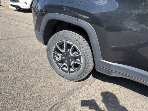 Used 2024 Jeep Compass Trailhawk AWD/4WD image 2