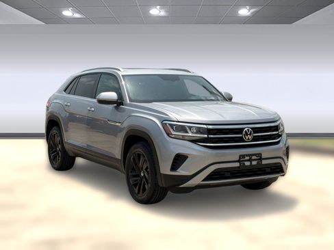 Used 2022 Volkswagen Atlas Cross Sport SE FWD image 7