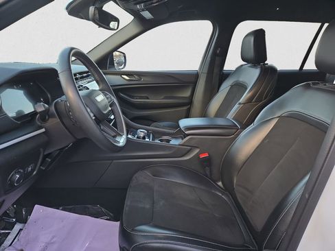 Used 2023 Jeep Grand Cherokee L Altitude image 10