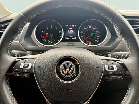 Used 2021 Volkswagen Tiguan SE w/ Panoramic Sunroof Package FWD image 14