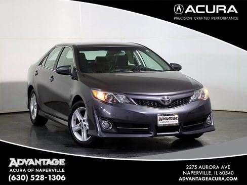 Used 2014 Toyota Camry SE image 1