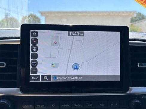 Used 2022 Hyundai Venue Limited FWD image 17