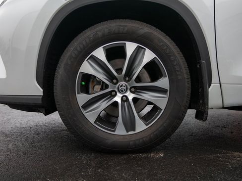 Used 2023 Toyota Highlander L image 7