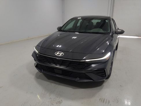 Used 2025 Hyundai Elantra SEL FWD image 15