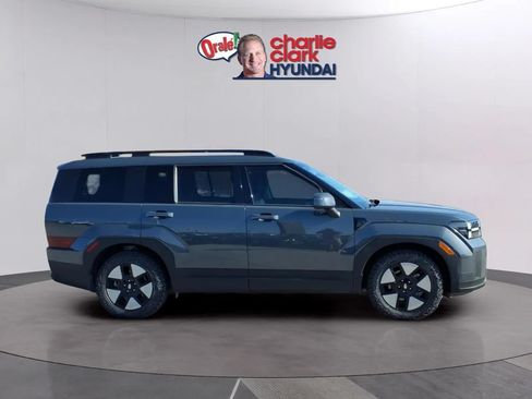 Used 2024 Hyundai Santa Fe SEL FWD image 6