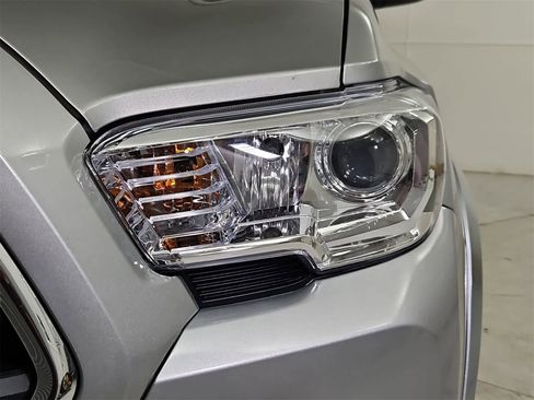 Used 2019 Toyota Tacoma SR5 image 10