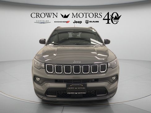 Used 2023 Jeep Compass Latitude w/ Sun and Sound Group AWD/4WD image 10