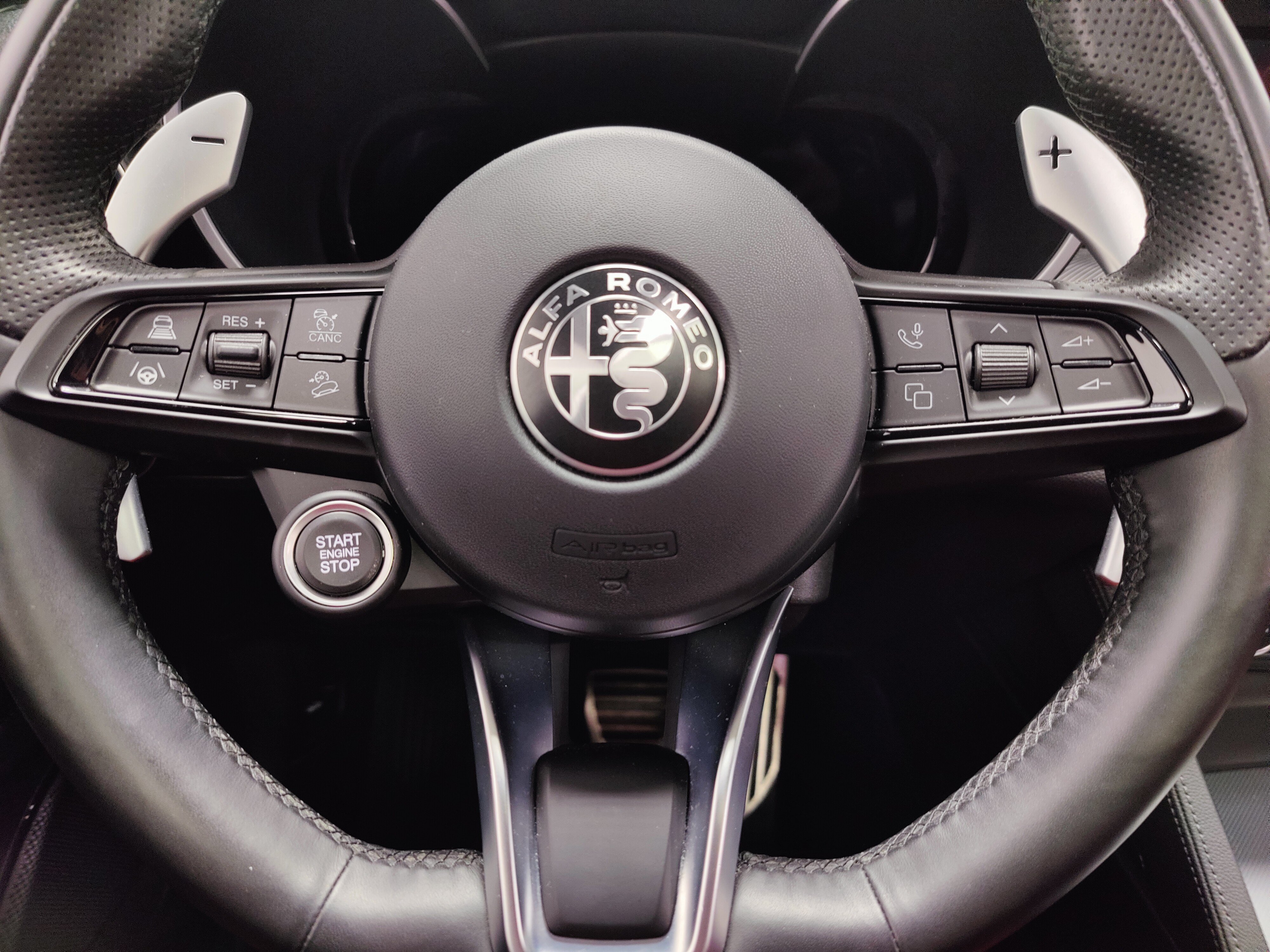Certified 2024 Alfa Romeo Stelvio Veloce AWD/4WD image 31