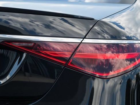 Certified 2022 Mercedes-Benz S 500 4MATIC w/ AMG Line Package image 7