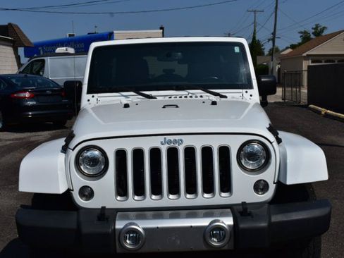 Used 2018 Jeep Wrangler Unlimited Sahara w/ Connectivity Group AWD/4WD image 5