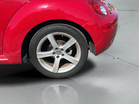 Used 2010 Volkswagen Beetle Coupe FWD image 17