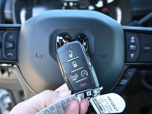 New 2025 RAM 2500 Limited image 39