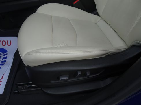 Used 2023 Cadillac XT6 Sport w/ Technology Package AWD/4WD image 9