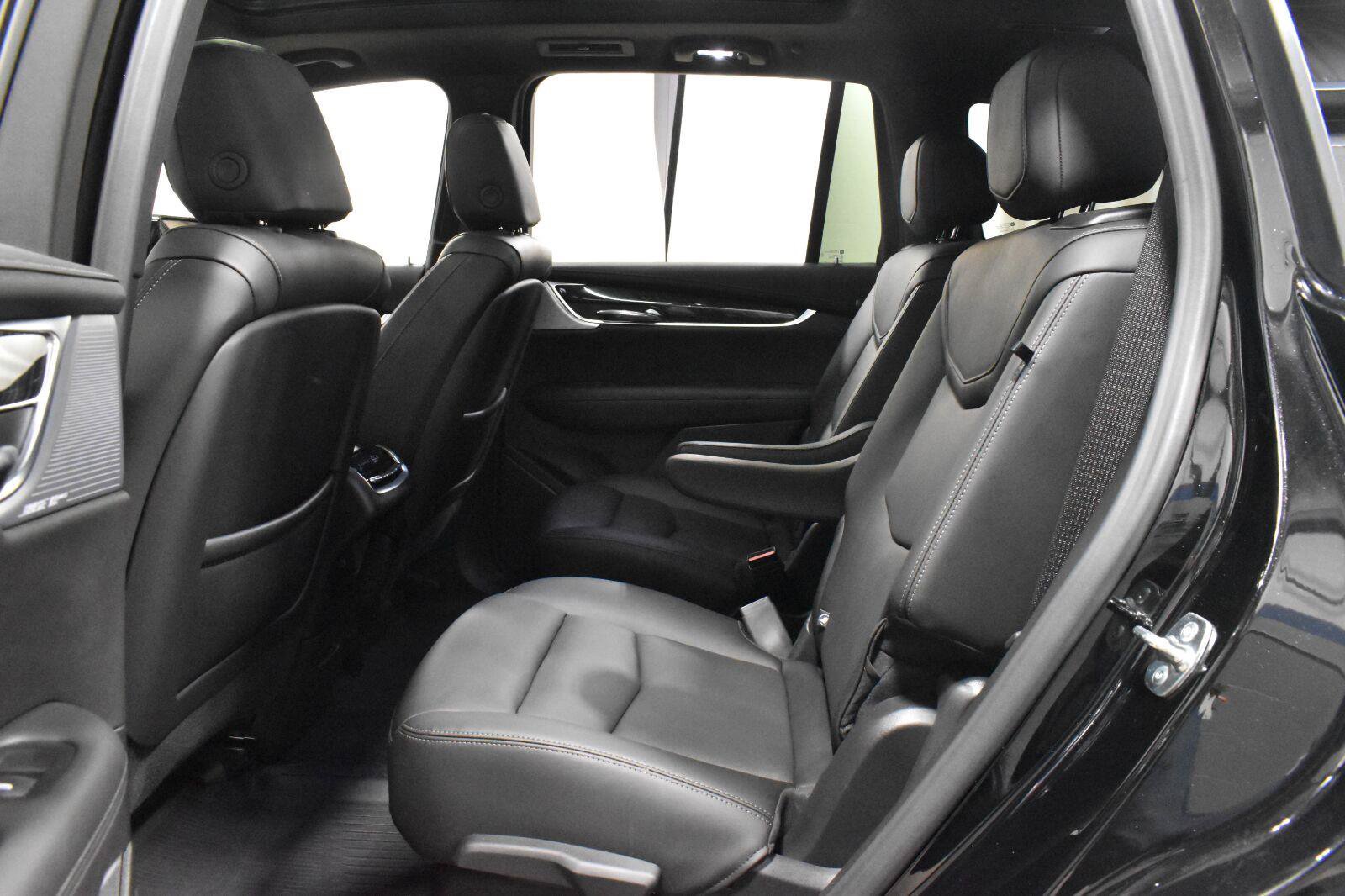 Used 2024 Cadillac XT6 Premium Luxury w/ LPO, Floor Liner Package FWD image 3