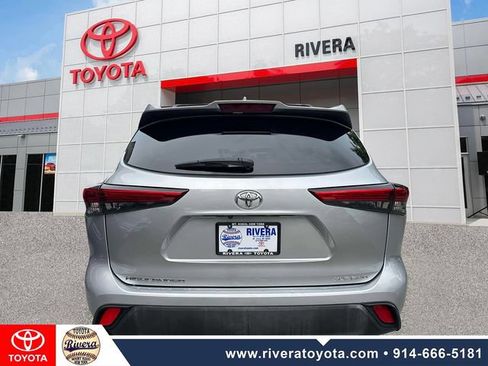Used 2021 Toyota Highlander XLE AWD/4WD image 10