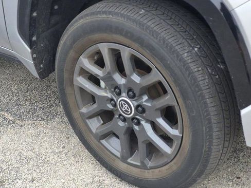 Used 2024 Toyota Tundra Platinum image 3