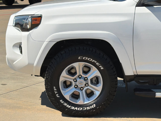 Used 2017 Toyota 4Runner SR5 AWD/4WD image 5