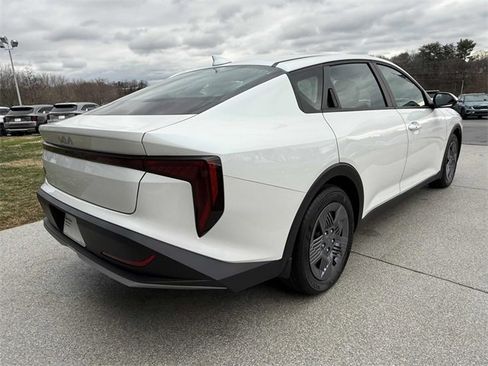 New 2026 Kia K4 LX image 15