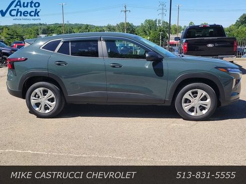 Used 2025 Chevrolet Trax LS w/ Driver Confidence Package FWD image 6