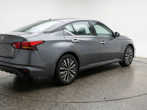 Used 2025 Nissan Altima 2.5 SV image 9