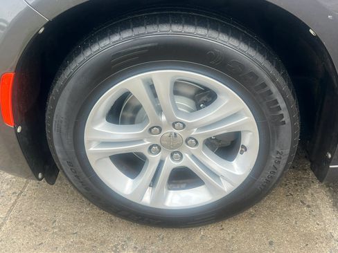 Used 2018 Dodge Charger SXT RWD image 10