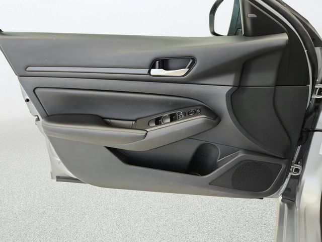 Used 2024 Nissan Altima 2.5 SV FWD image 20