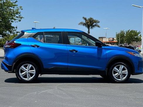 New 2025 Nissan Kicks Play S image 3