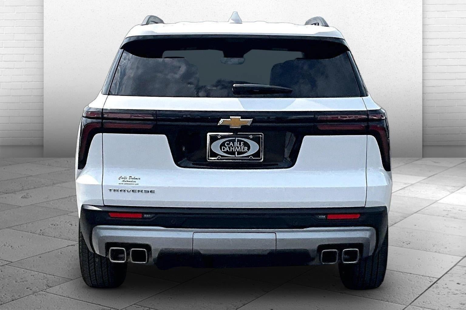 Used 2026 Chevrolet Traverse LT w/ Driver Confidence Package FWD image 3