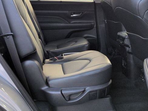 Used 2025 Toyota Grand Highlander AWD image 28