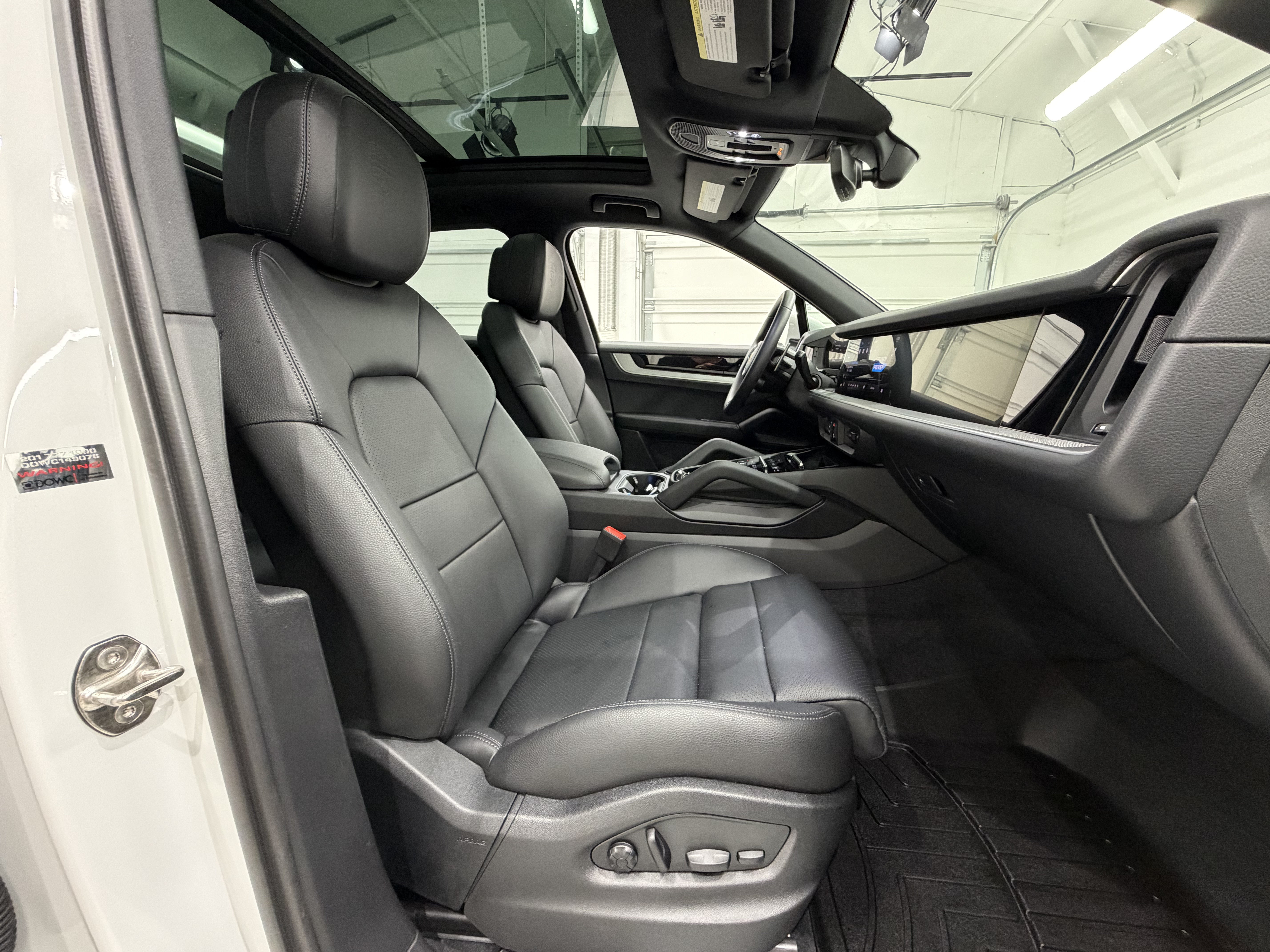 Certified 2024 Porsche Cayenne AWD/4WD image 23