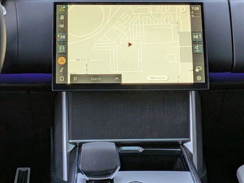 Used 2025 Land Rover Range Rover Long Wheelbase SE image 10