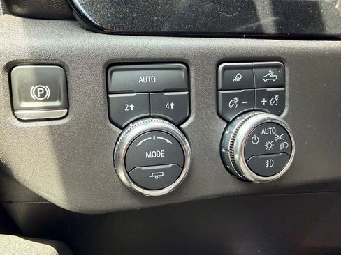 Used 2025 GMC Sierra 1500 SLT AWD/4WD image 39
