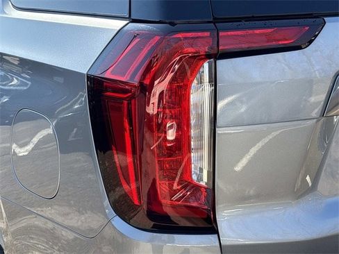 Used 2024 GMC Yukon AT4 w/ Technology Package image 11