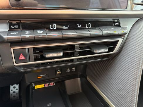 Certified 2025 Toyota Camry SE FWD image 33