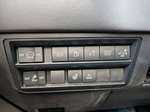 Used 2023 Toyota Sequoia Platinum AWD/4WD image 17
