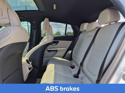 Used 2024 Mercedes-Benz GLC 300 4MATIC image 26