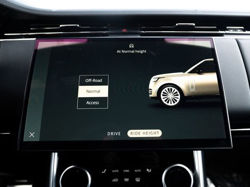 Used 2023 Land Rover Range Rover SE image 28