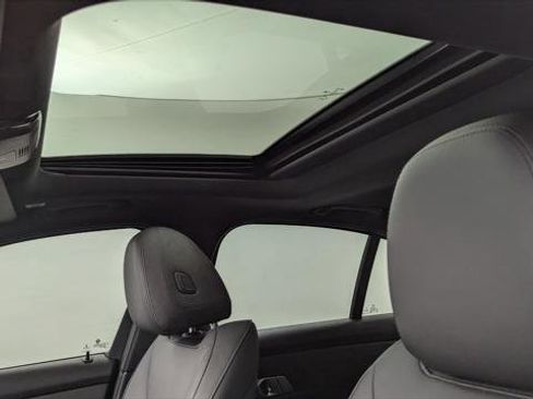 Used 2021 BMW 330i Sedan w/ M Sport Package image 30