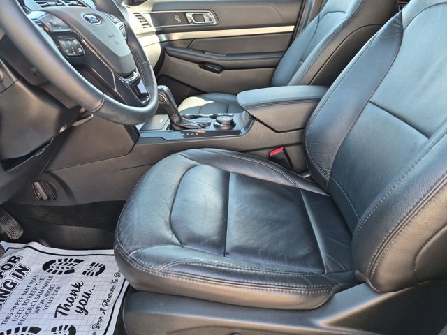 Used 2018 Ford Explorer XLT w/ Equipment Group 202A AWD/4WD image 17