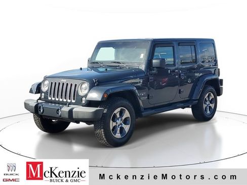 Used 2017 Jeep Wrangler Unlimited Sahara w/ Connectivity Group AWD/4WD image 2