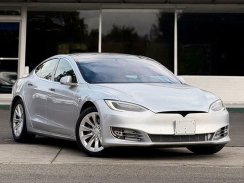 Used 2017 Tesla Model S 90D image 2