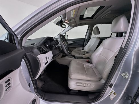 Used 2017 Honda Pilot Touring image 23