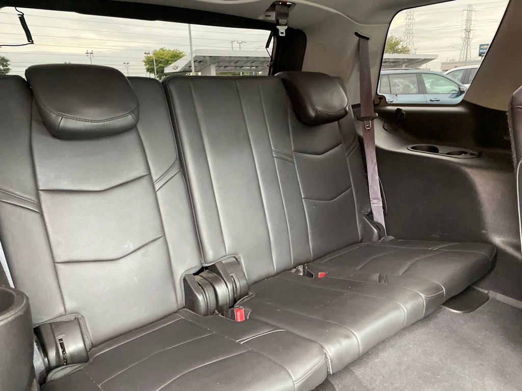 Used 2015 Cadillac Escalade Luxury AWD/4WD image 19