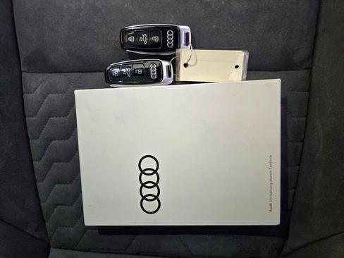 Used 2022 Audi e-tron GT Premium Plus AWD/4WD image 31