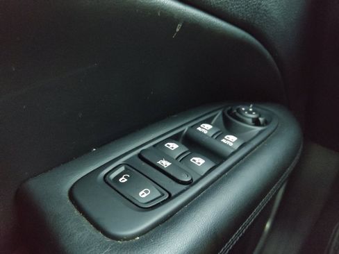 Used 2020 Jeep Compass Latitude FWD image 27